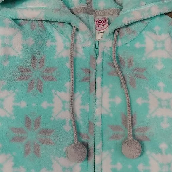 SO fuzzy hooded onsie pajamas - Picture 2 of 7